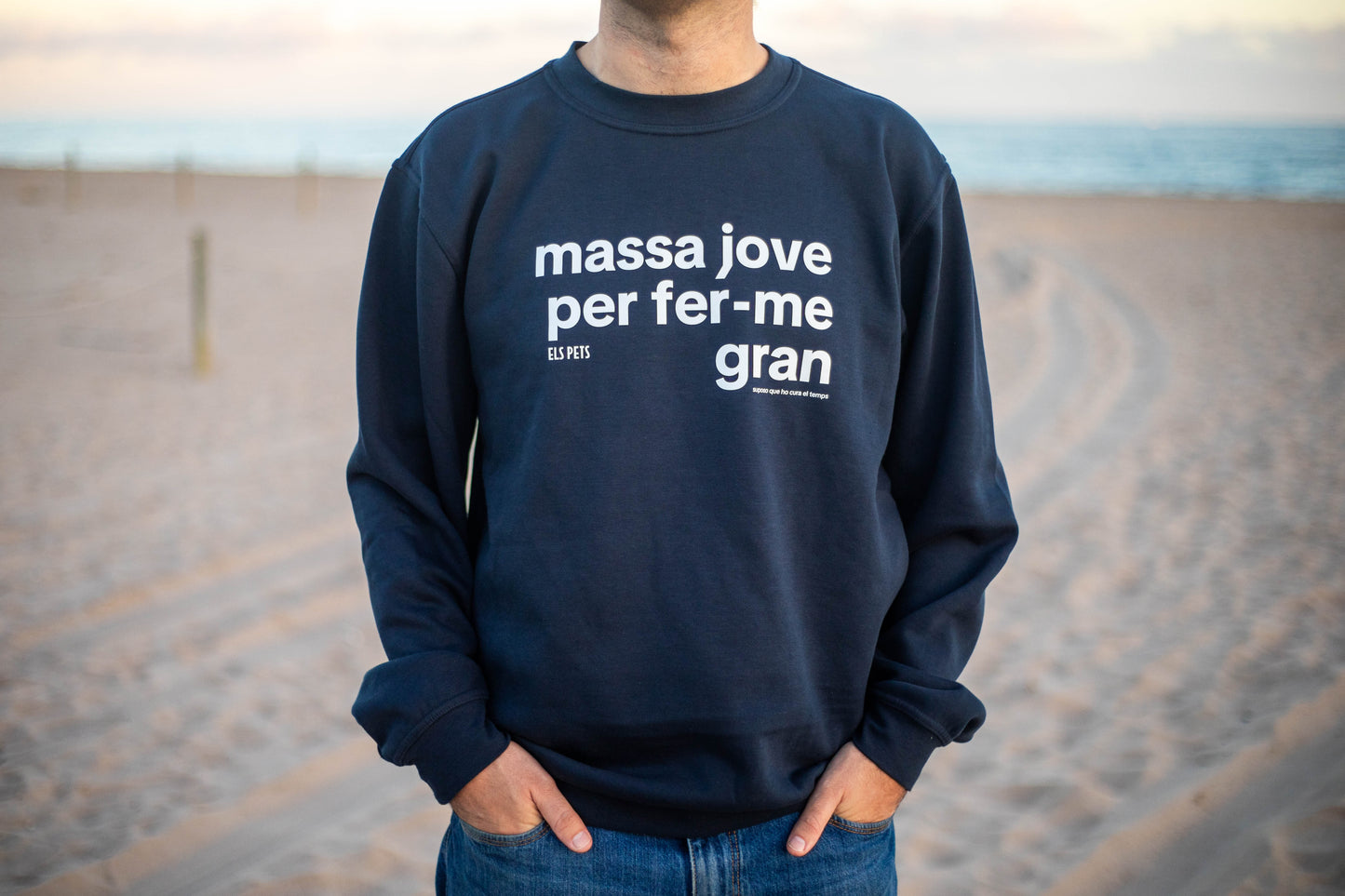 [PROPERAMENT] Dessuadora "Massa jove per fer-me gran"